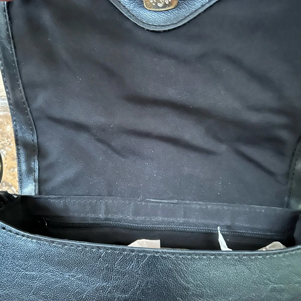 Classic small black Liz Claiborne handbag -l never used - Picture 5 of 7